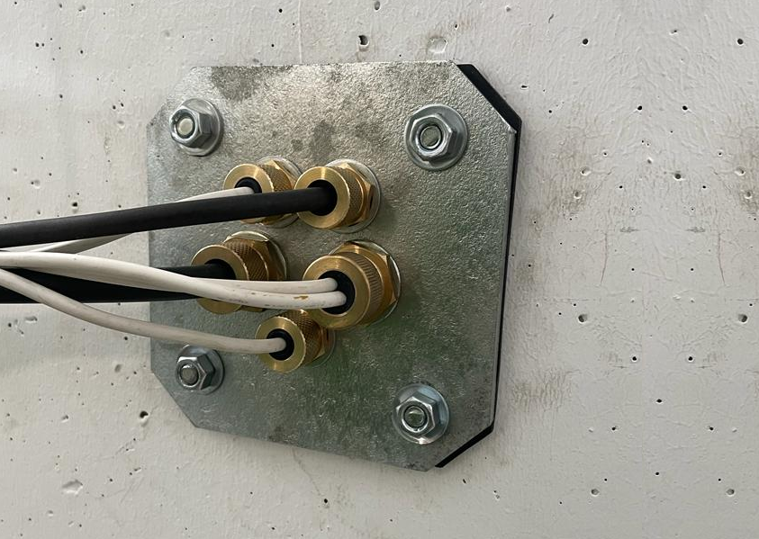 STS עם מספר ניפלים וכבלים מרובים